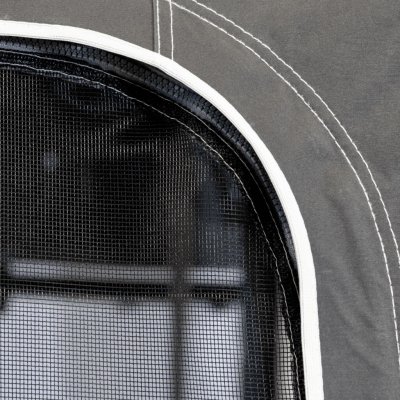 Myggenettet fastgøres med lynlåse og giver mulighed for ventilation af forteltet.