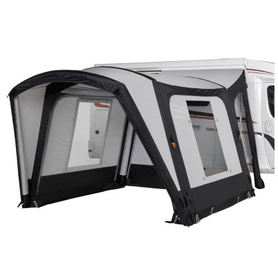 Den forreste del af autocampforteltet er helt åben.