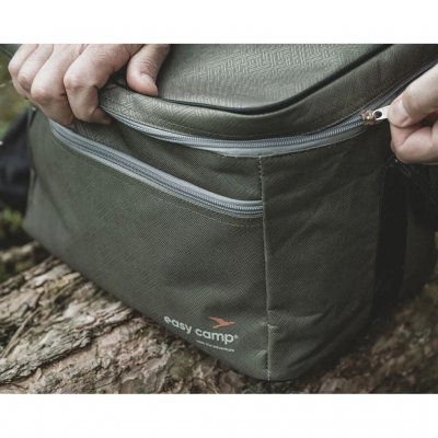 Køletasken har en stor topåbning med lynlås.