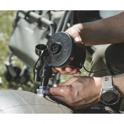 Pumpen El Nino fra Easy Camp har to funktioner: oppustning og tømning.