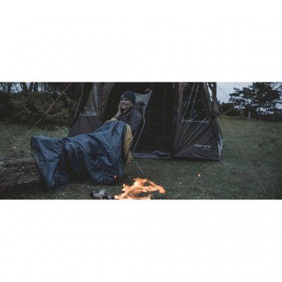 Let og alsidigt tæppe, der er perfekt til hyggelige aftener ved lejrbålet.