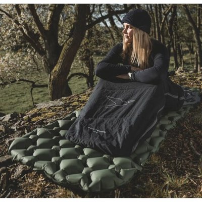 Meget let og komfortabel luftmadras med generøs liggeflade.