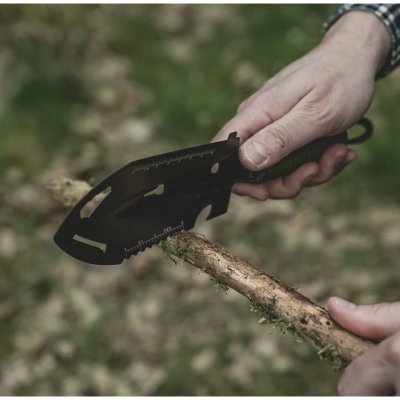 Håndskovlen er perfekt til skæring.