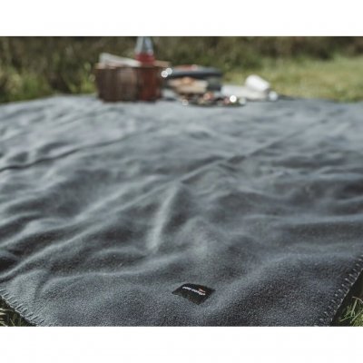 Materialet er noppefri fleece.