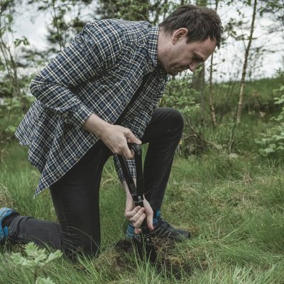 Robust spade til rydning og gravning.