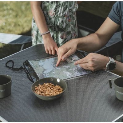 Easy Camp Kortholder har et visningsvindue på 25 x 25 cm.