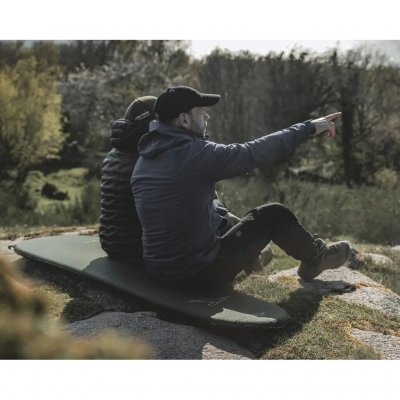 Kestrel selvoppusteligt liggeunderlag 5.0 cm fra Easy Camp.