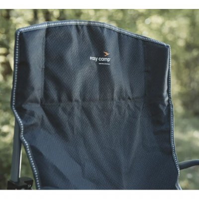 Stolen er perfekt til måltider og andre udendørs lejligheder.