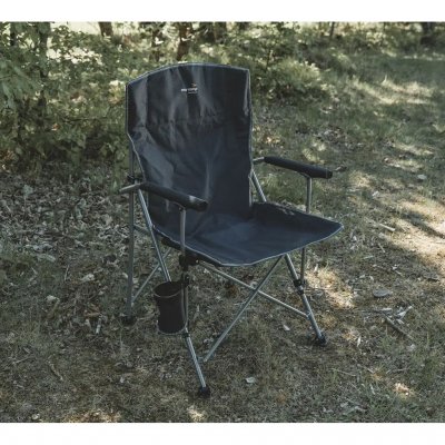 Easy Camp Oak er en pakkevenlig campingstol med robust stålramme, polstrede armlæn og kopholder.