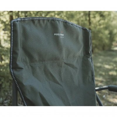 Stolen har en praktisk kopholder.