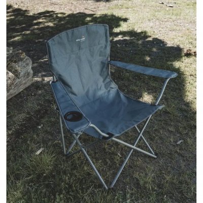 En slidstærk og sammenklappelig stol, perfekt til camping, stranden eller haven.
