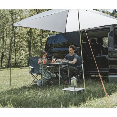 Kuppelen giver både højere ståhøjde under markisen samt bedre afledning af vand og mindre bevægelse i blæst.