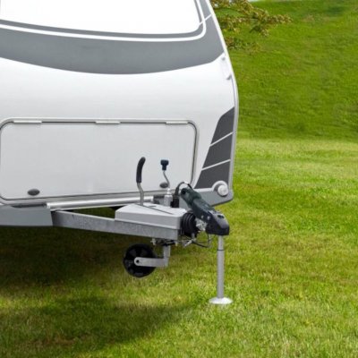 Det er vigtigt, at dette tryk er korrekt for at sikre stabilitet og sikkerhed, når man kører med campingvogn eller trailer.