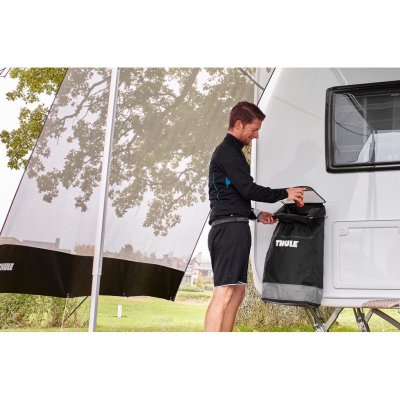 Fastgør Thule-spanden udenfor til campingvognen eller autocamperen.