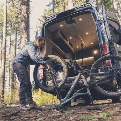 Gerber ArmBar Drive er et multiværktøj til fastgørelse af udstyr i marken.