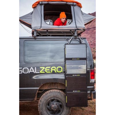 Hæng det på bilen eller teltet for at oplade din Goal Zero Yeti / Sherpa.