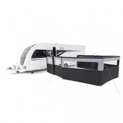 Dometic Air Break Pro 5 er en stabil og lang vindbeskyttelse på 6,8 m med luftkanaler.