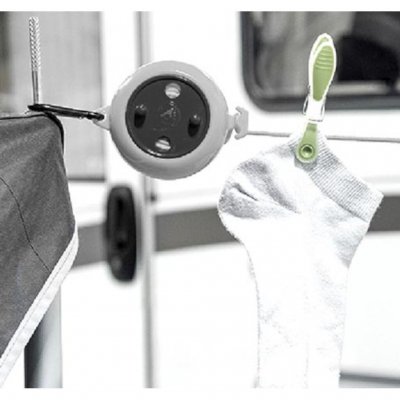 Udtrækkelig tørresnor, der nemt fastgøres mellem to punkter