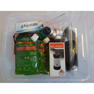 Krislåda för hemmet som innehåller det som behövs för att värma mat, lagra vatten, första hjälpen och lampa/powerbank.