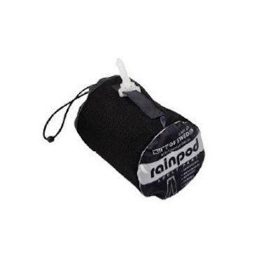 Pakketaske følger med regnbukserne.