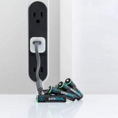 Oplad batterierne med en powerbank.