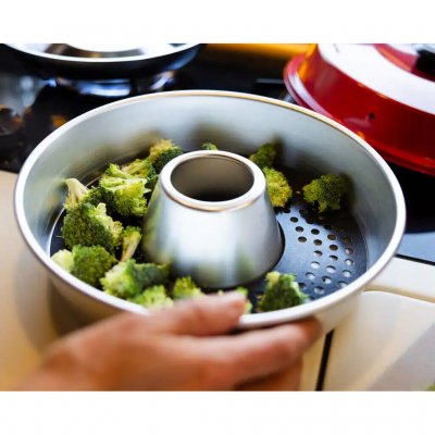 Praktisk bageplade med keramisk non-stick belægning og små huller.