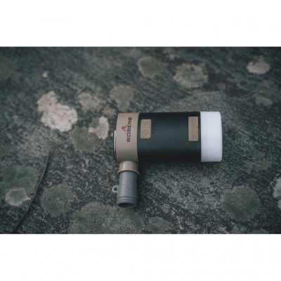 Kompakt og robust batteridrevet madrasspumpe, der også fungerer som lampe og powerbank.