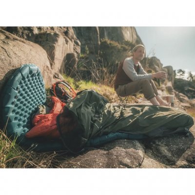 Oppusteligt liggeunderlag i ultralet konstruktion.