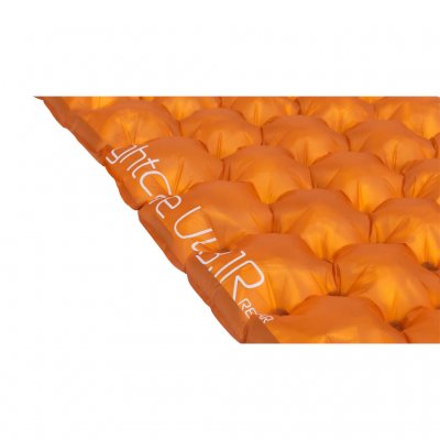 Mange små luftkamre i liggeunderlaget giver god stabilitet og komfort.