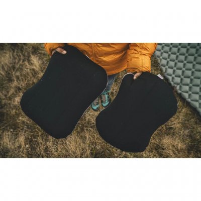 Robens Mountain Pillow støtter naturligt dit hoved, din nakke og dine skuldre med sin ergonomiske form for en behagelig søvn.