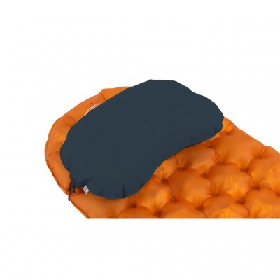 Oppustelig pude med ergonomisk design