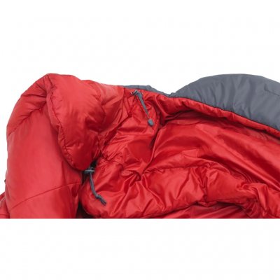 Med sin skal i genanvendt nylon ripstop og MicroThermo High Loft-isolering giver soveposen optimal varme i minusgrader.