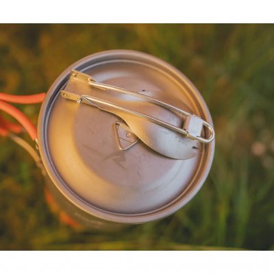 Sporken bliver meget kompakt, når den klappes sammen.