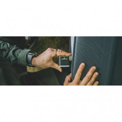 Meget let og kompakt luftpumpe med indbygget lampe.