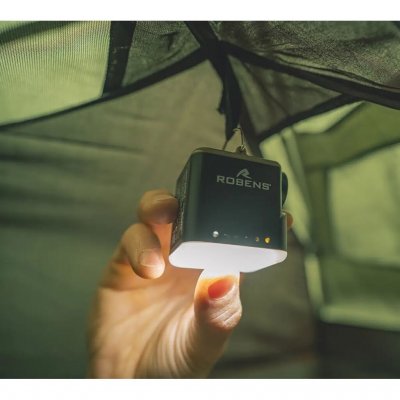 2-i-1-pumpen Torrin fra Robens har indbygget lampe.