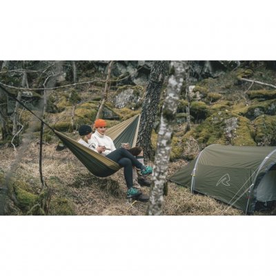 Sov komfortabelt tæt på naturen med Trace Hammock XL fra Robens.