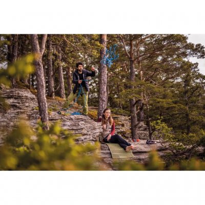 Slidstærkt og pakkevenligt liggeunderlag til camping og friluftsliv.