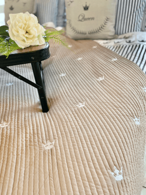 Sengetæppe til enkelt- eller dobbeltseng fra Royal Camping.