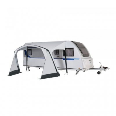 To sidedøre med vinduer, der kan rulles op på solrige dage