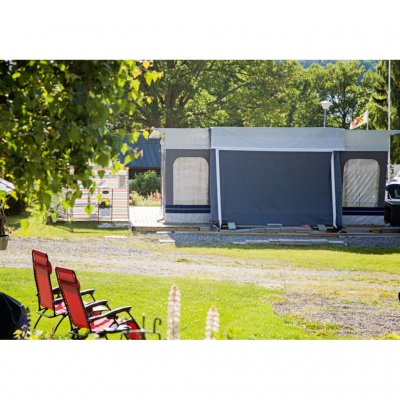 Svenska Tält Standby bagfra uden en campingvogn.