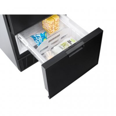 Et stort fryserum i køleskabet til din campingvogn eller autocamper.