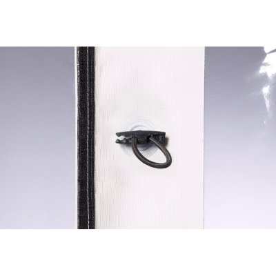 Fastgør og stram til stolpen.