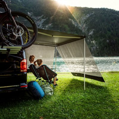 Beskyt mod solen, men bevar udsynet fra dit Thule autocampermarkise.