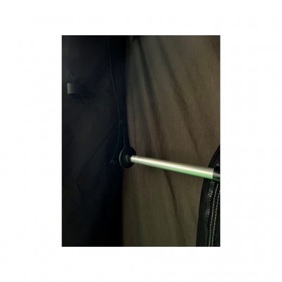 Fastgørelse på siden af ​​markisevinduet.