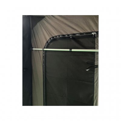 Telt verandastang monteret som garderobestang.