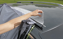 Fastgør busteltet med magnetfæste